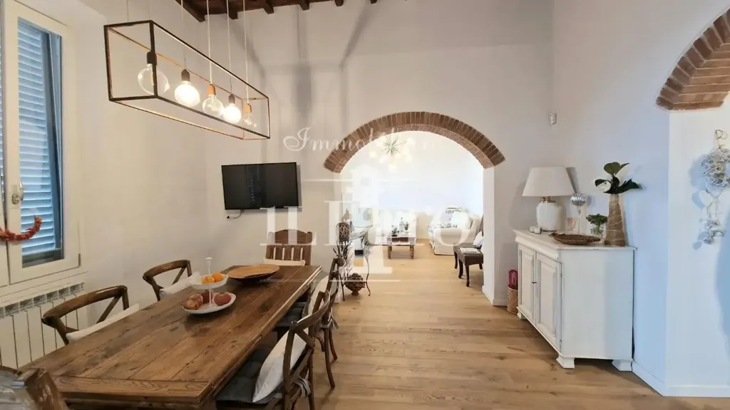 Salle à manger - Panoramic Apartment with Balcony in Signa