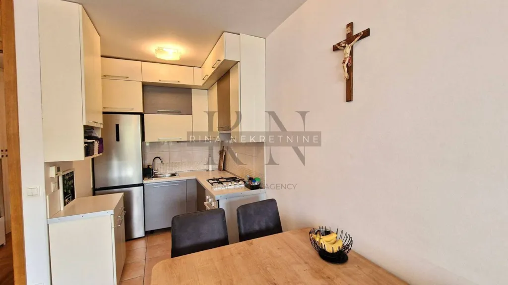 Cuisine - Modern 2-Bedroom Flat with Parking in Prečko, Zagreb