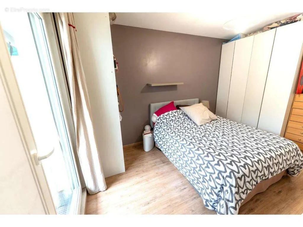 Magamistoad - 4-Piece Flat with Terraces in Colombes Centre