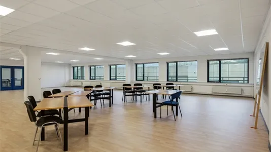 Bureau - Office Space with Secure Parking in Glostrup