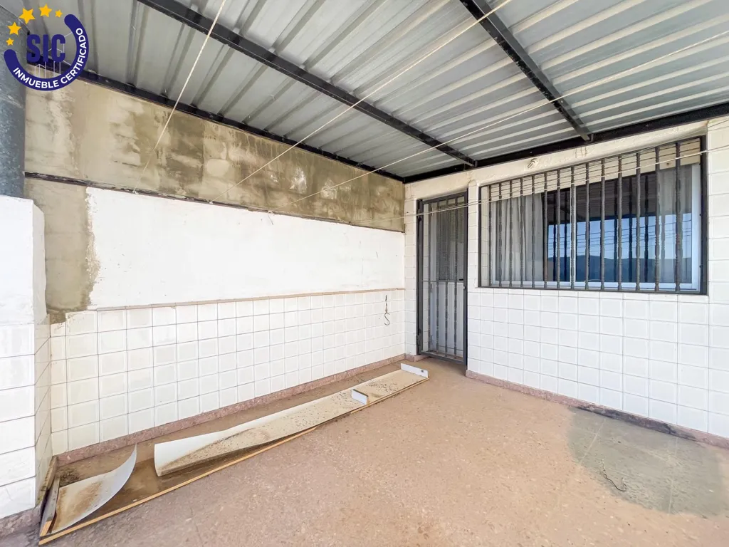 Garage - Tríplex with Garden in Chera, Valencia
