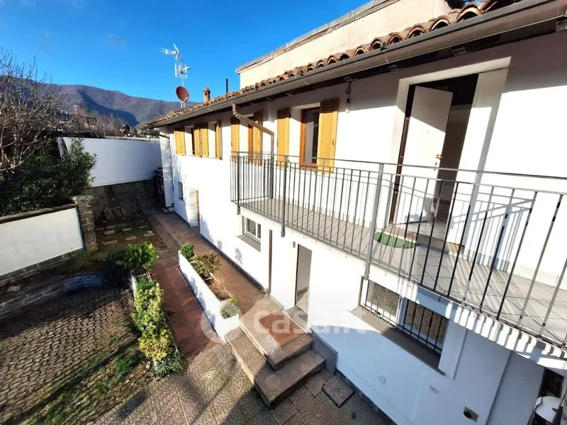 Terrace - Rustic Villa with Private Garden in Trescore Balneario