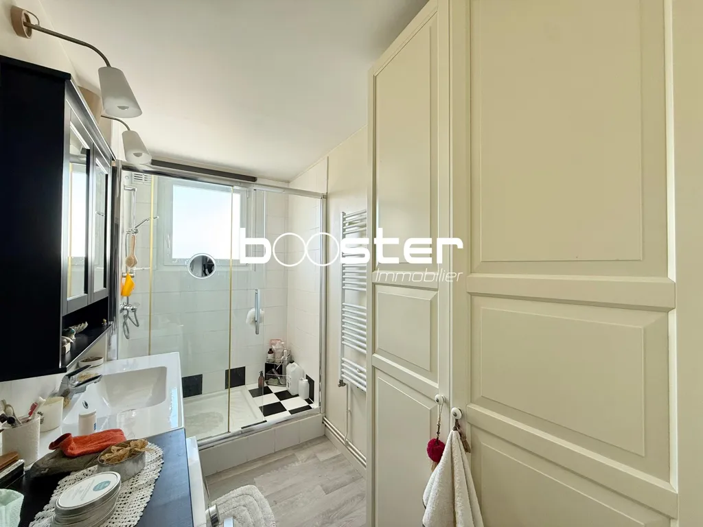 Salles de bain - Appartement Traversant avec Balcons au Cœur de Patte d'Oie