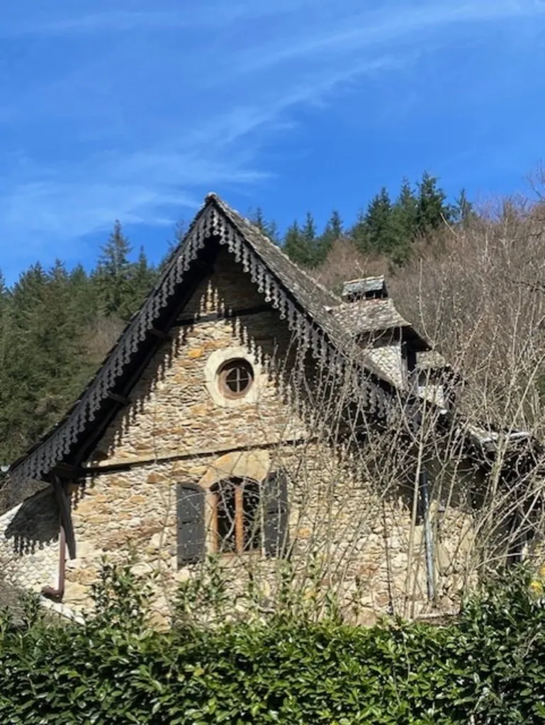 Extérieur - Moulin Auvergnat avec Piscine près d'Aurillac