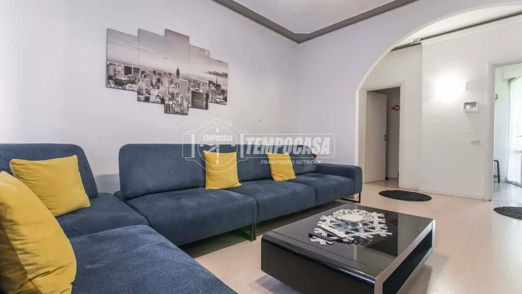 Elutuba - Rearranged Apartment with Balcony in Gorla Minore