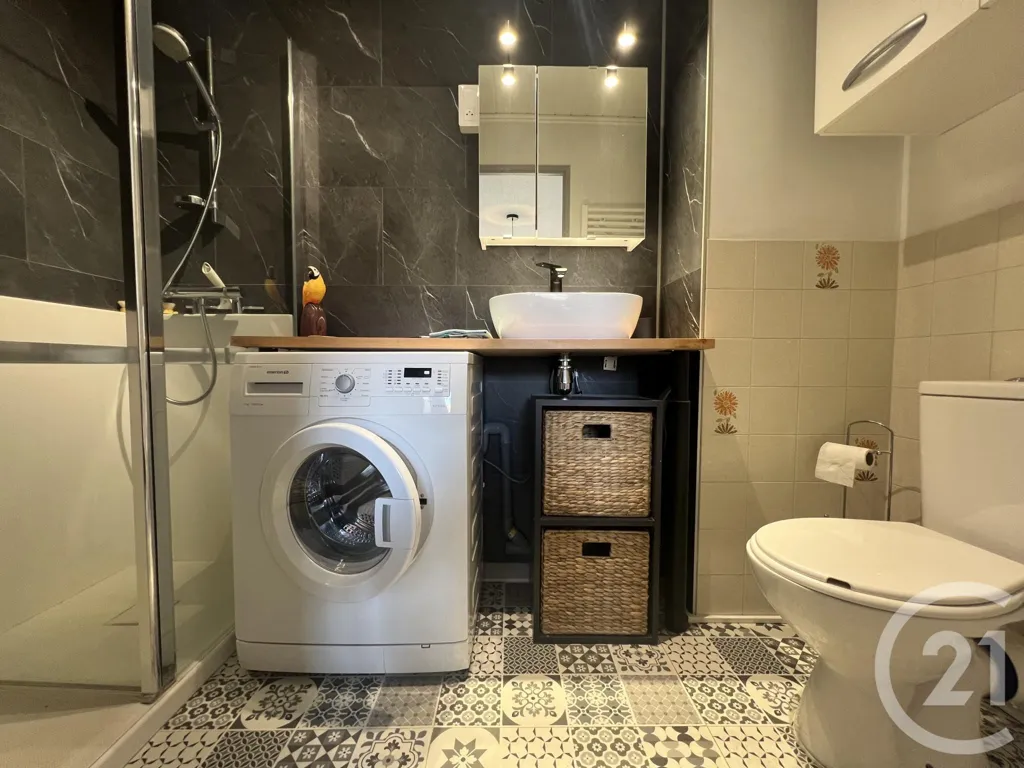Salles de bain - Appartement avec Garage et Loggia à Sainte-Maxime
