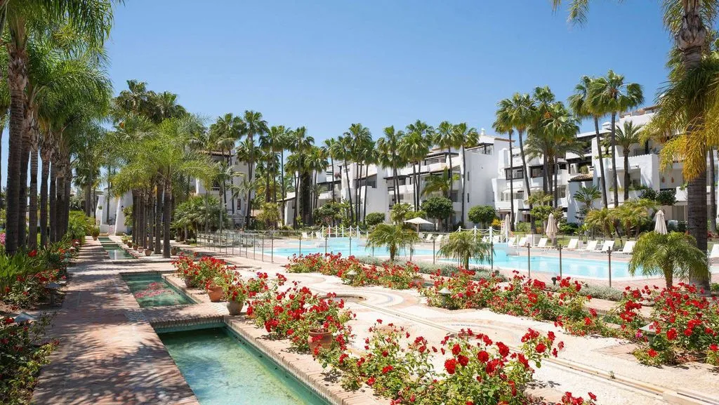 Piscine - Luxury Beachfront Apartment in Puente Romano, Marbella