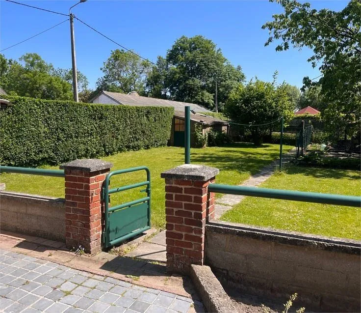 Maison 3 Façades avec Jardin et Bureau à Proximité du Village