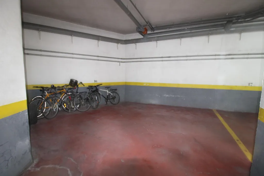 Garage - Student-Friendly Flat with Tranvía Access in Espinardo