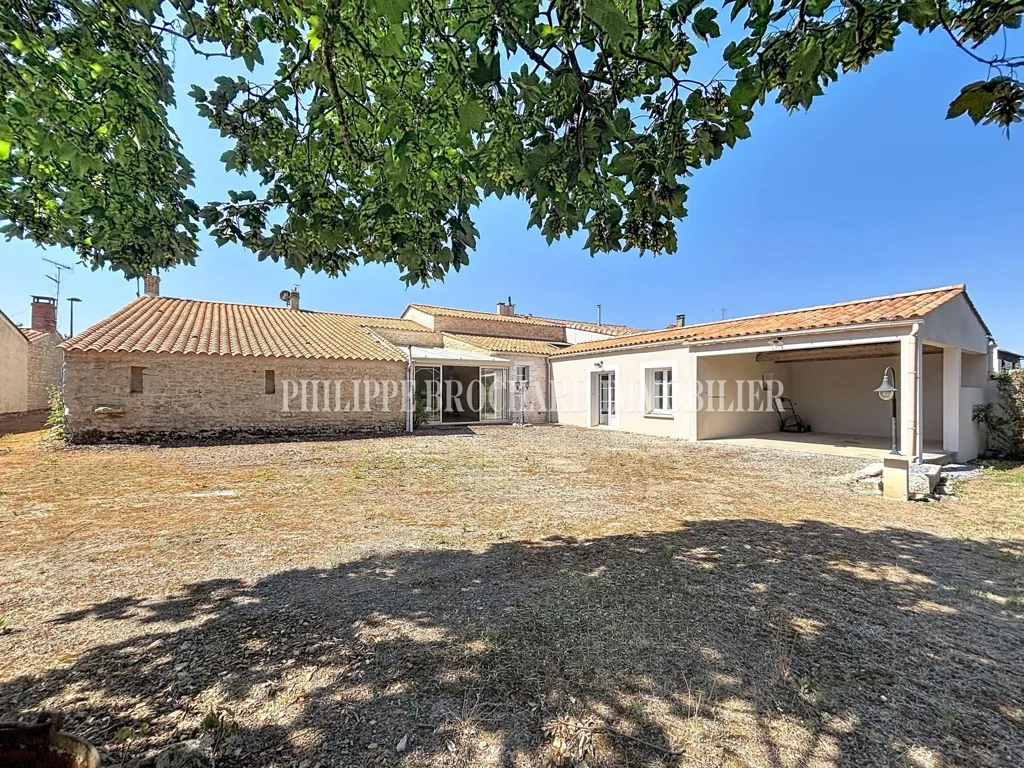 Esterno - Charming Stone House with Garden in Péault