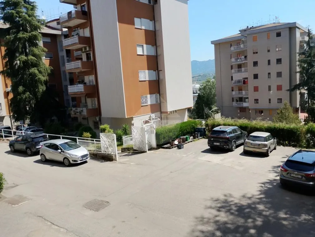 Balcone - Office Space with Balcony in Cosenza Città 2000