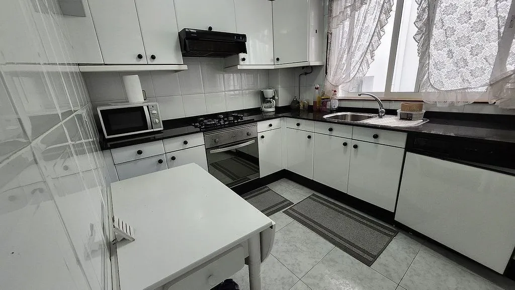 Kitchen - 2-Bedroom Flat with Balcony in Miño
