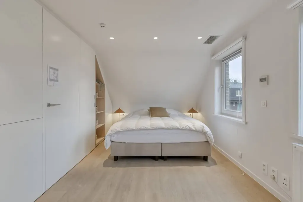 Chambres - Villa avec Pratique Rénovée au Centre de Sint-Idesbald