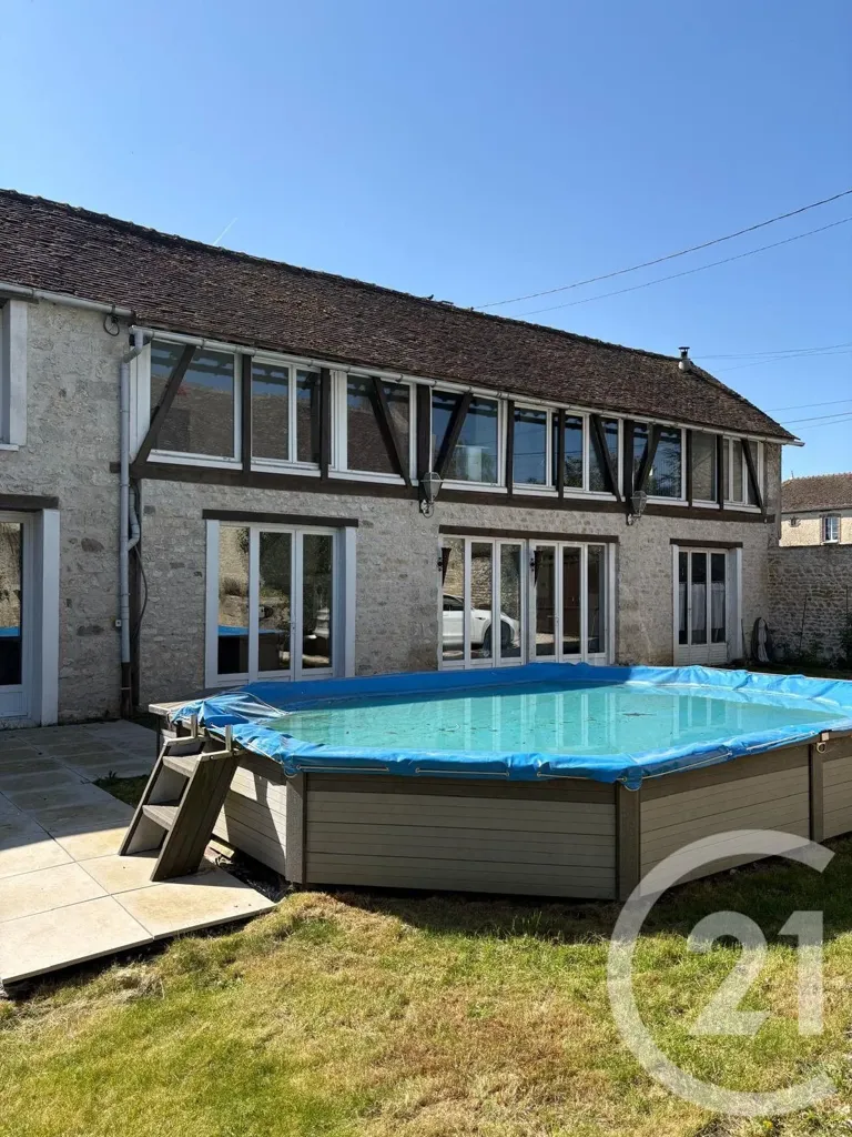 Piscina - Renovated House with Pool in Bougligny