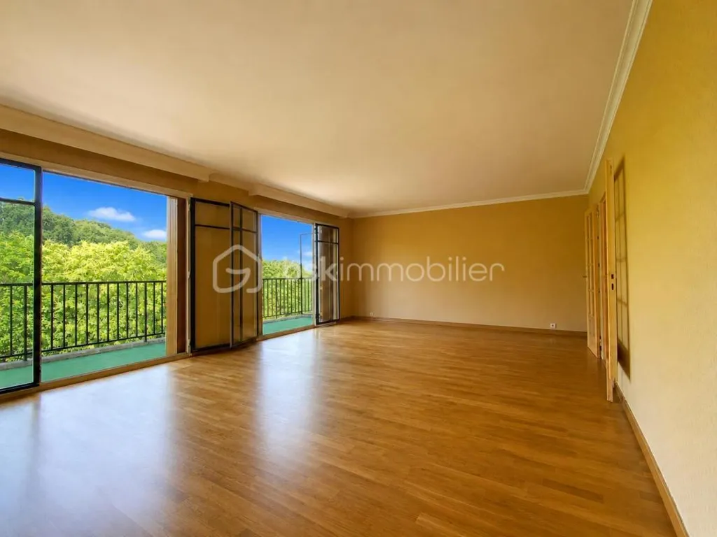 Séjour - Appartement 4 Pièces avec Balcon dans Résidence Calme