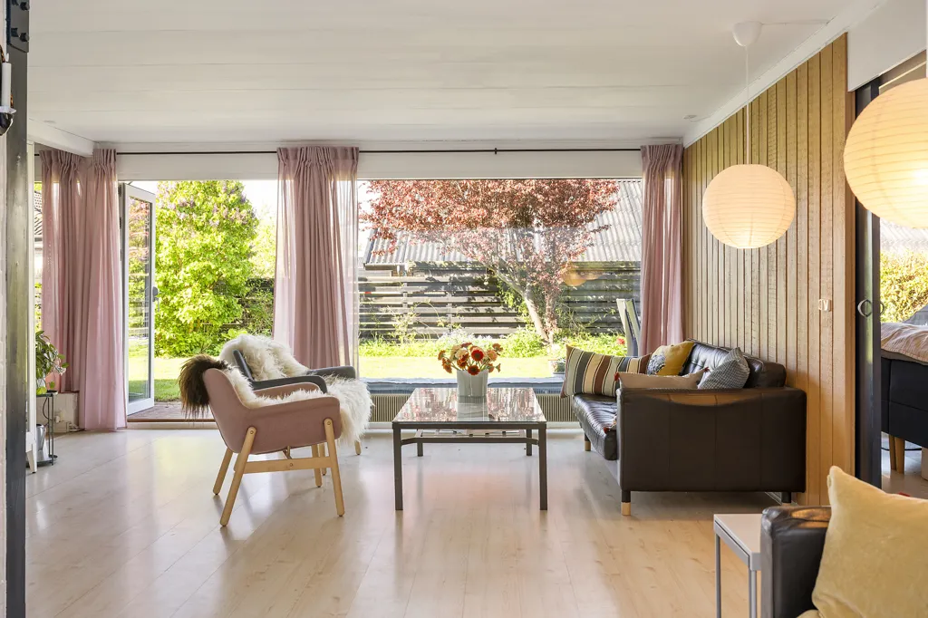 Séjour - Architectural Villa with Garden in Quiet Area