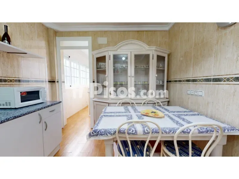 Salle à manger - Reformed Apartment with Balcony in North Zone
