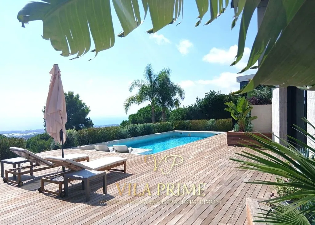 Piscine - Luxury Villa with Sea Views in Cabrils