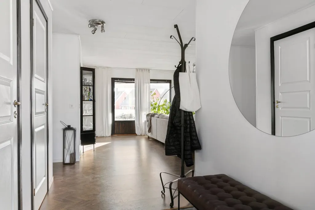 Esik - Charming Villa with Pool in Marstrand
