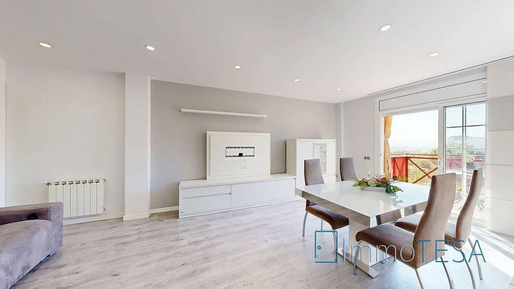 Séjour - Apartment with Balcony in Parc d’Europa