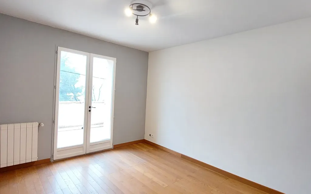 Pièces - Maison T4 avec Terrasse et Garage à Villeneuve