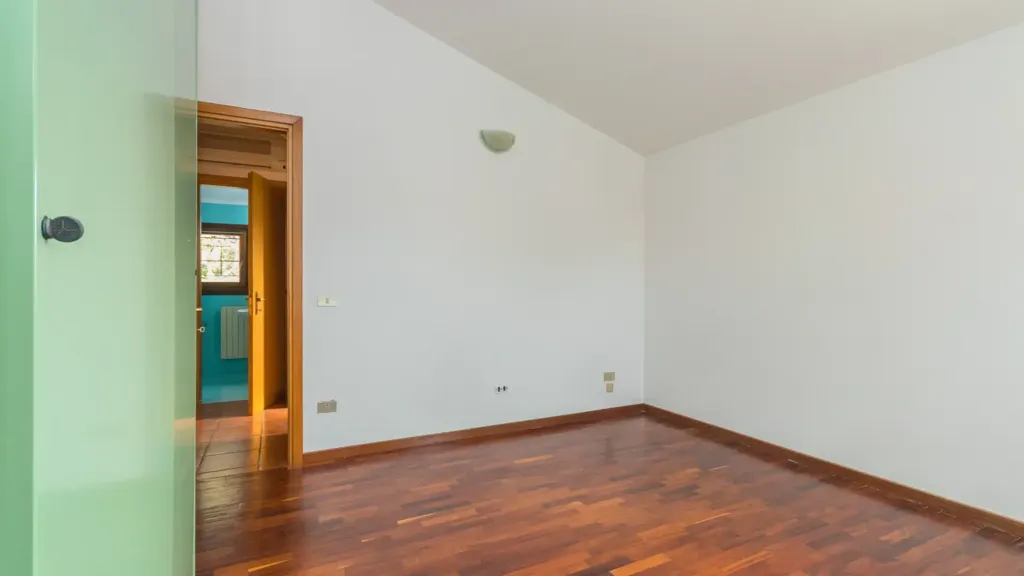 Pièces - Two-Level Apartment with Garage in Spresiano