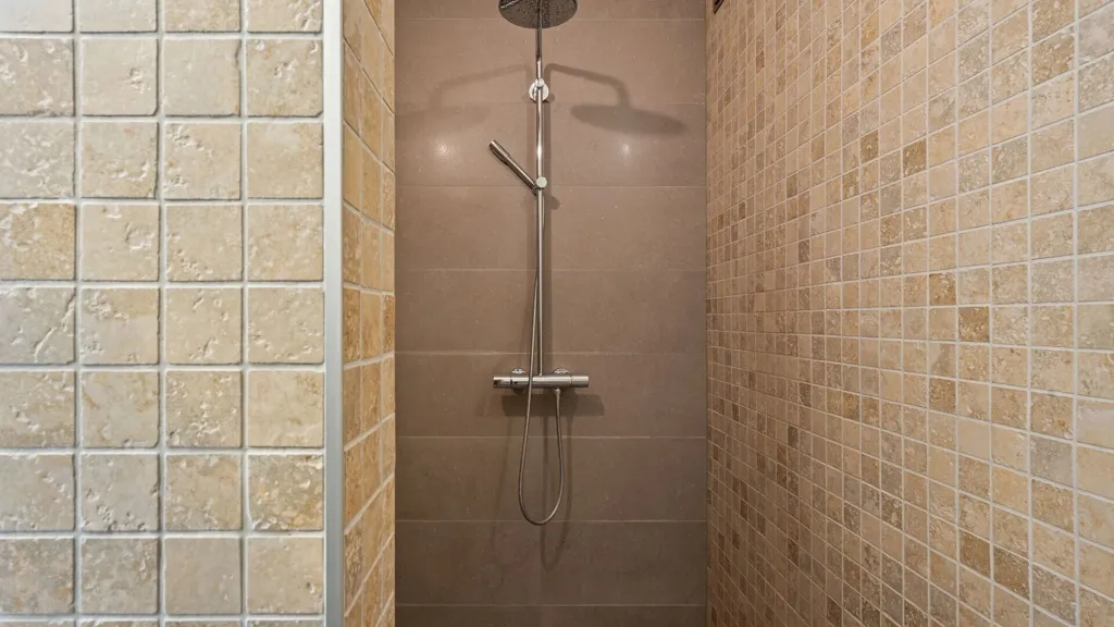 Bathrooms - Stately Villa with Garden in Romershoven