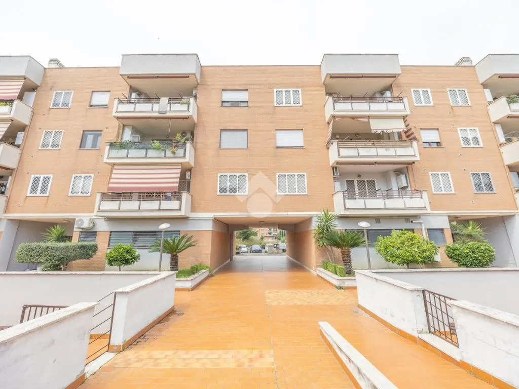 Välivaade - 3-Bedroom Apartment with Balcony in Settecamini