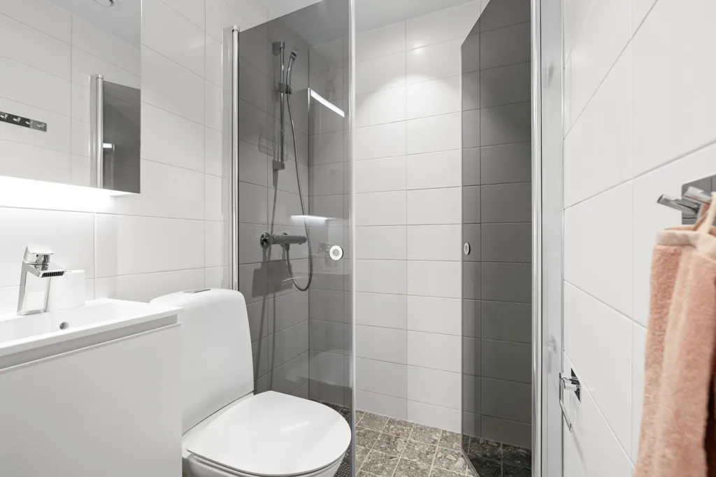 Bathrooms - Apartment with Balcony in Täby Park