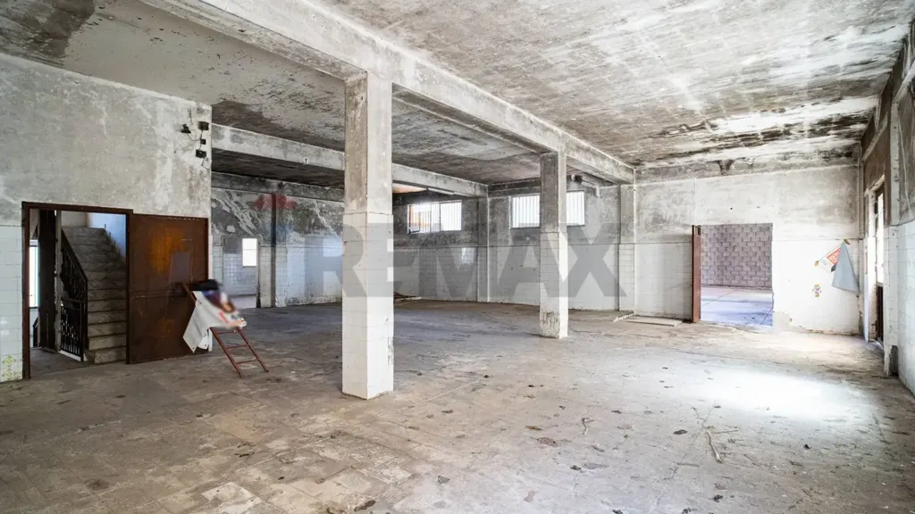 Pièces - Commercial Space with Apartments in Belpasso