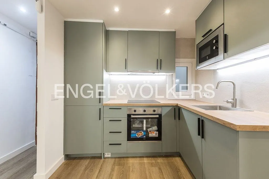 Cuisine - Apartment with Balcony in Collblanc, Barcelona