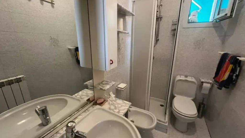 Vannitoad - 2-Bedroom Apartment with Balcony in Como