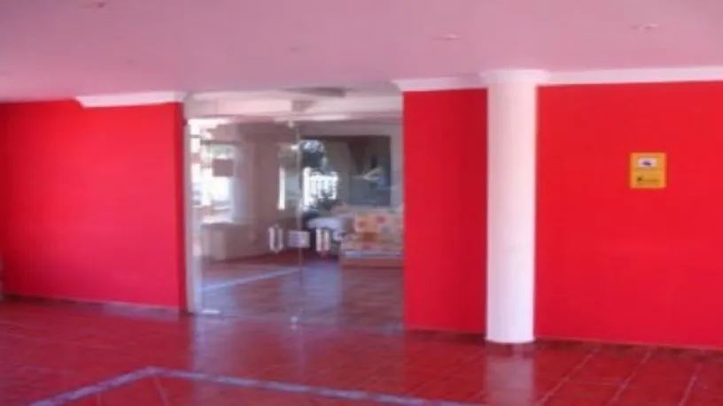 Entrée - Commercial Space with Street Access in Antigua