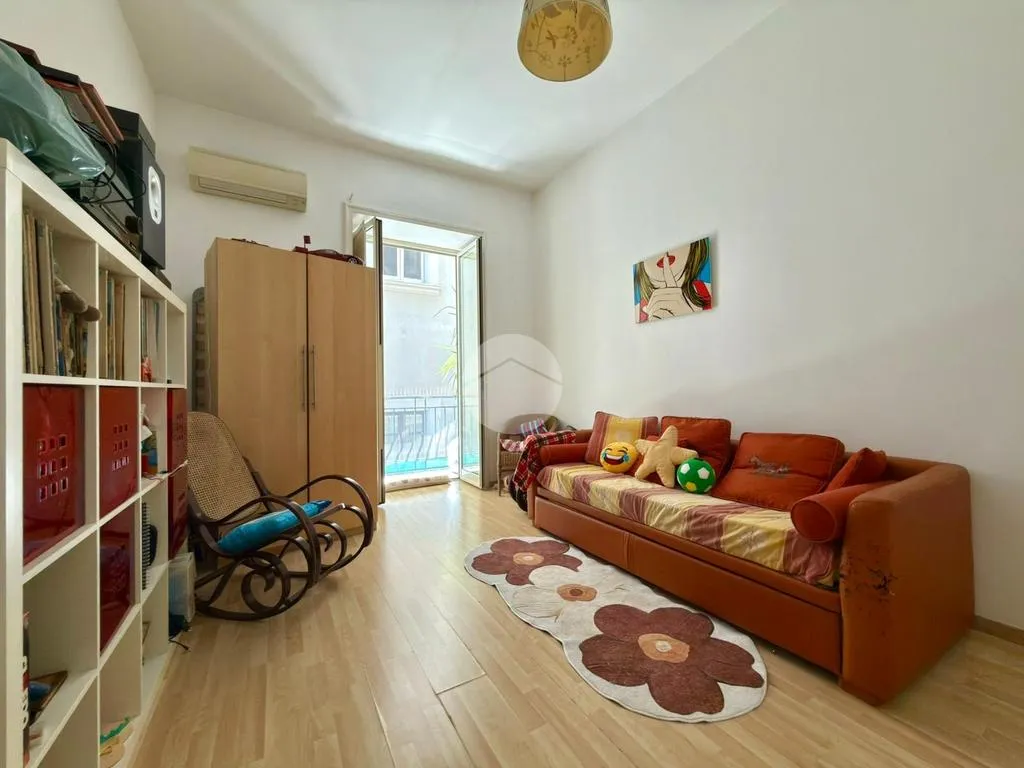 Soggiorno - Rearranged Apartment with Balcony in Naples
