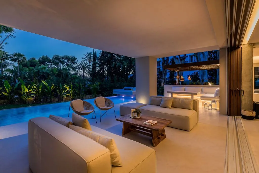 Terrace - Beachside Villa with Pool in Marbella