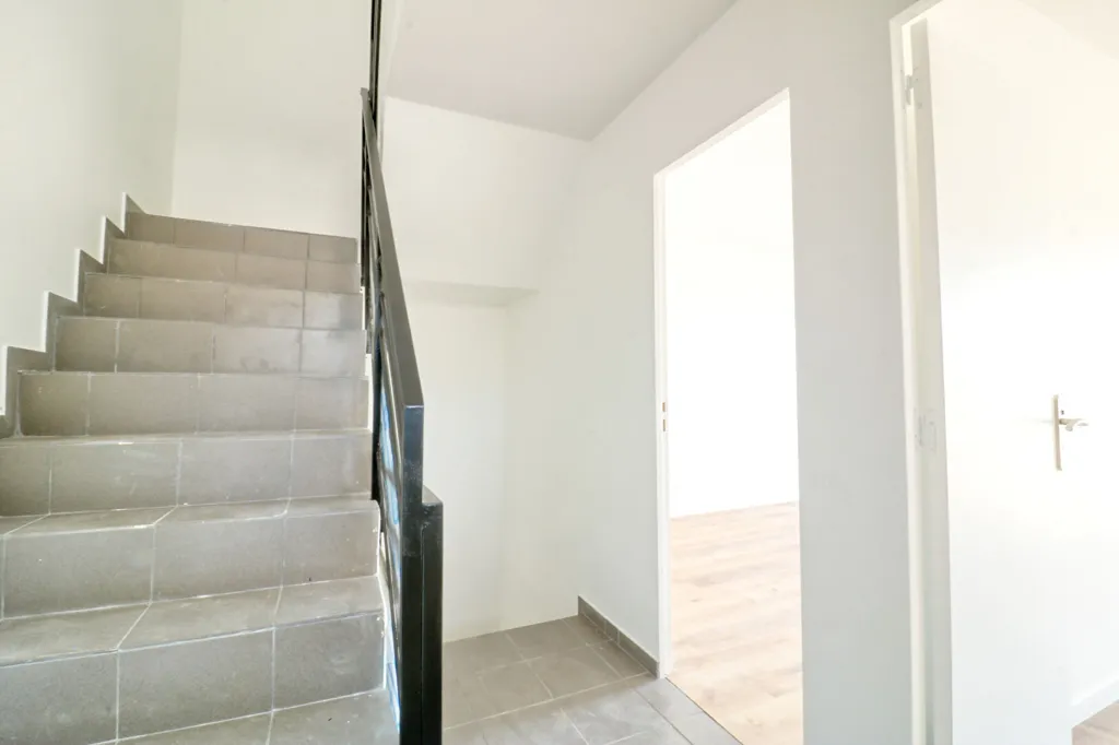 Rooms - Family Home with Balcony in Antony