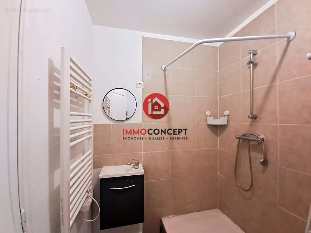 Vannitoad - Converted Townhouse with Garage in Roquemaure