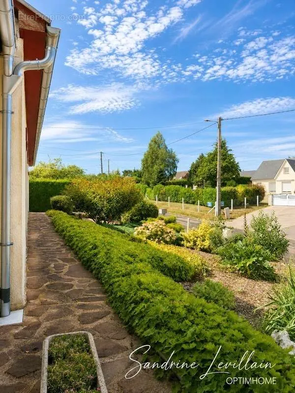 Aed - Spacious Detached House with Garden in Beaumont-le-Roger