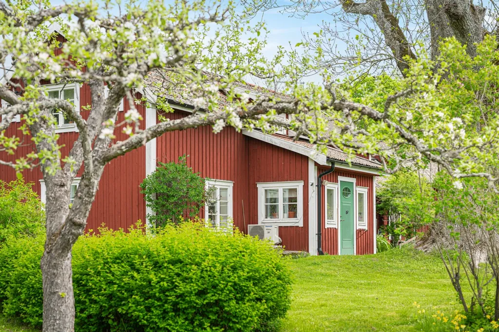 6-toaline maja asukohas Knivsta kommun