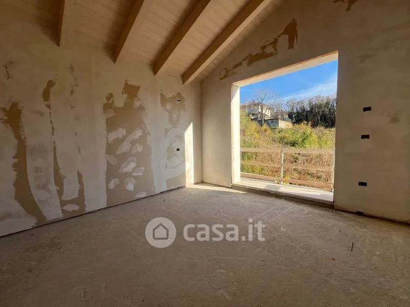 Pièces - Semi-Finished Villa with Private Garden in Sarego