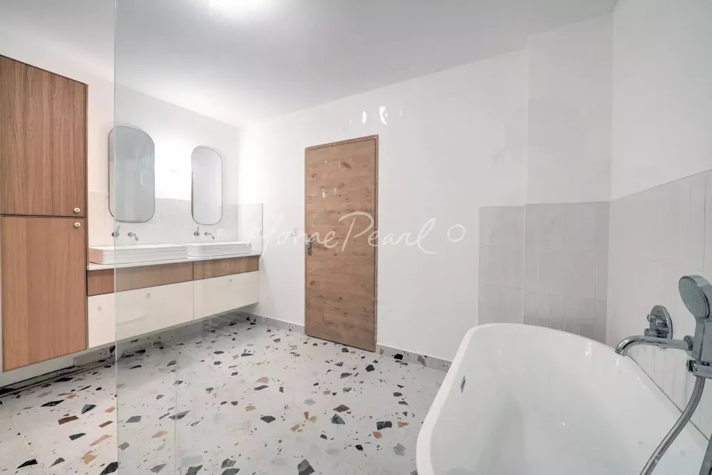 Bathrooms - Loft Villa with Terrace in Parc des Côteaux d'Avron