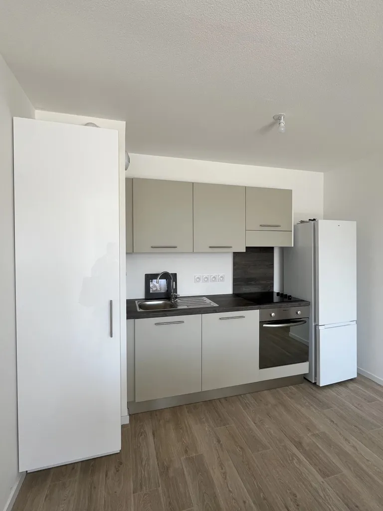 Köök - Meubled Flat with Balcony in Cérons