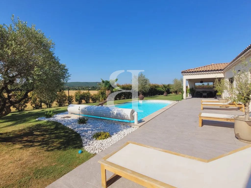 Bassein - Contemporary Villa with Pool in La Bégude de Mazenc