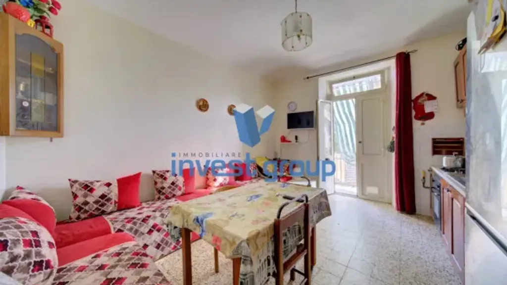 Soggiorno - Two-Bedroom Apartment with Balcony in Turin
