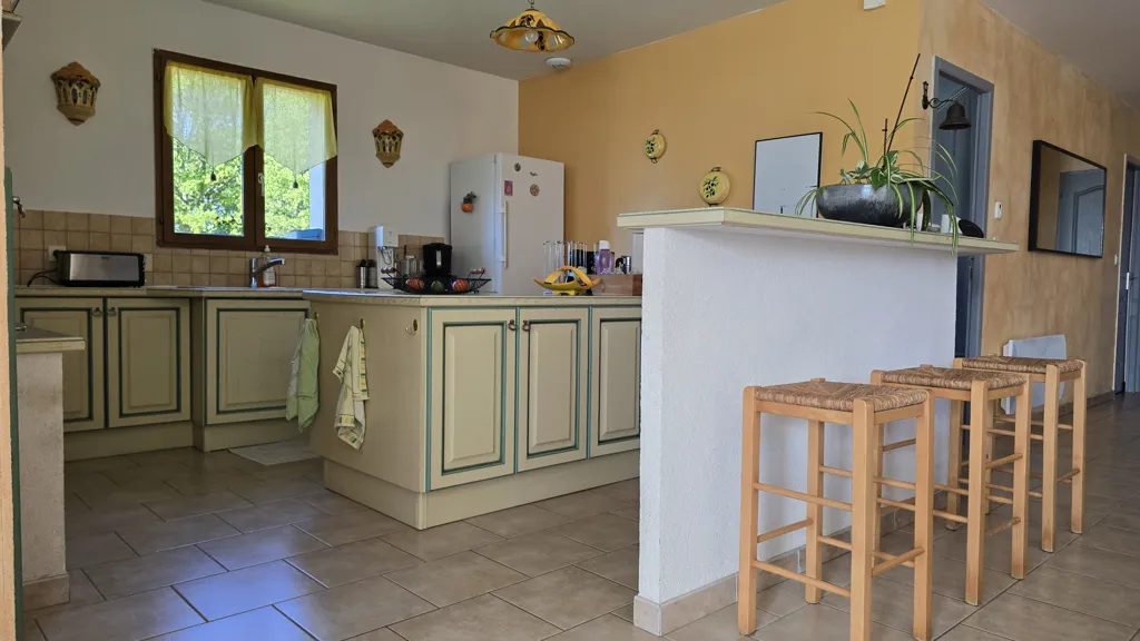 Cuisine - Propriété avec Étang et Piscine sur 2 Hectares