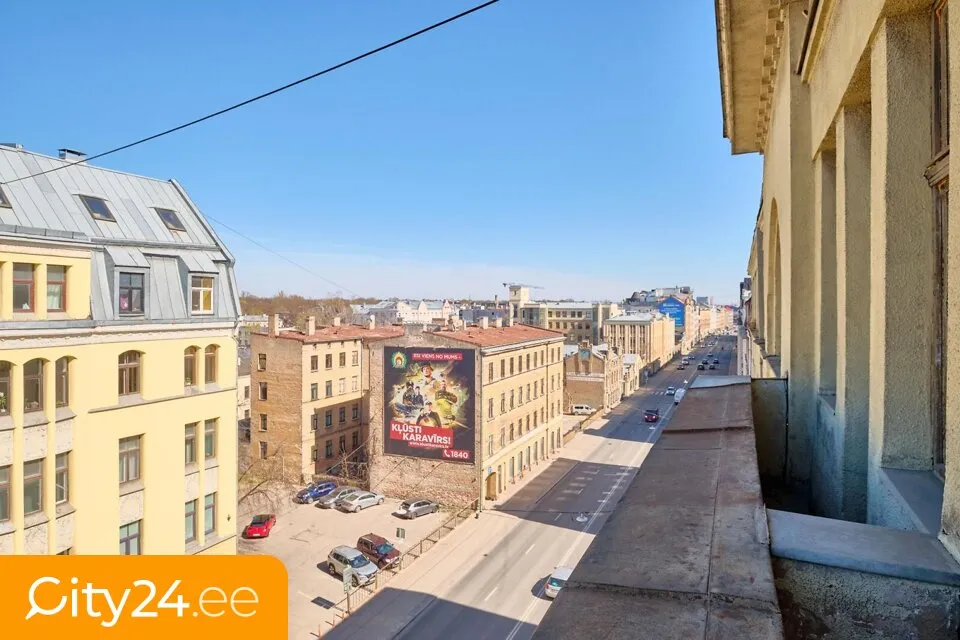 Balcone - Four-Bedroom Apartment in Historic Building, Riga Centre