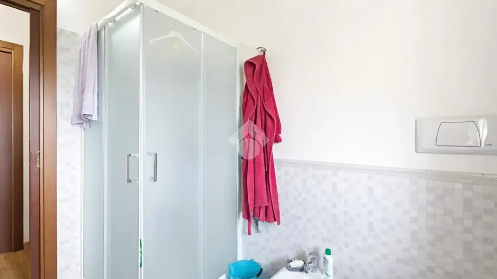 Vannitoad - Bright Apartment with Terrace in Mazzano