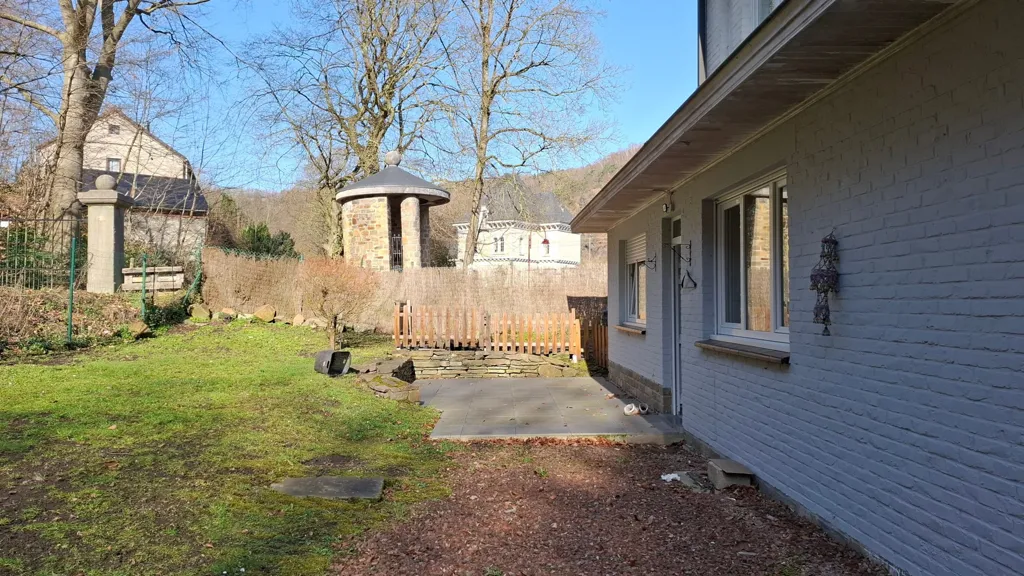 Aed - House with Terrace and Garden in Detached Setting