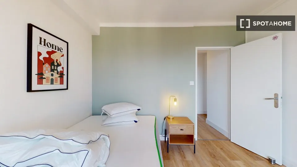 Chambres - Appartement à Louer à Marseille