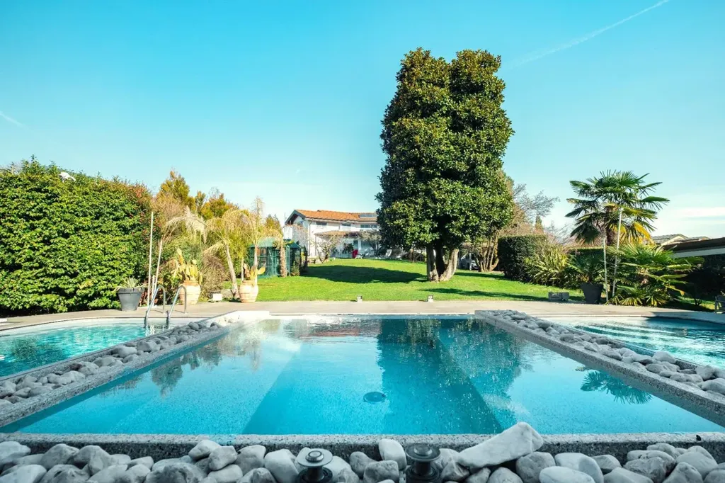 Bassein - Modern Villa with Pool in Capiago Intimiano
